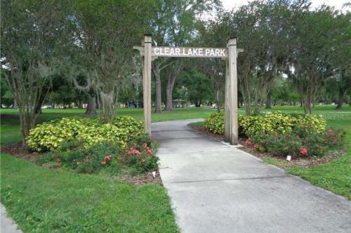 Clear Lake Park Entrance